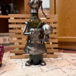 Metal Wine Bottle Holder with wine key